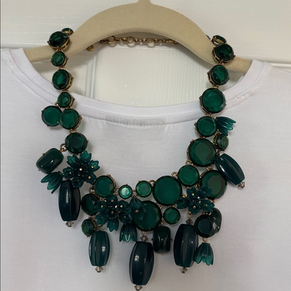 Elegant Green Statement Necklace - Picture 11 of 13